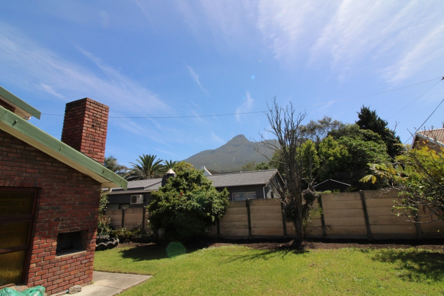 4 Bedroom Property for Sale in Denneoord Western Cape